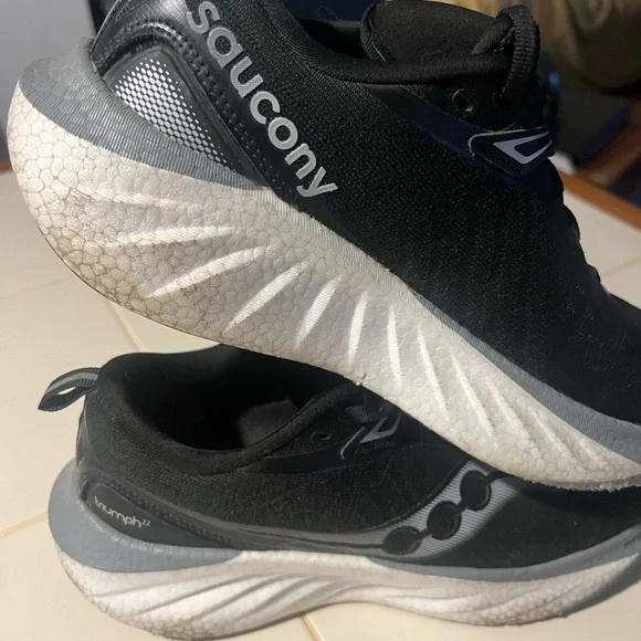 Saucony Triumph 22 size 8.5 - Picture 3 of 9